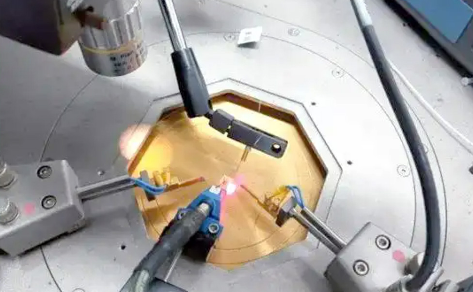 光芯片测试的创新解决方案：自动化校准与快速测试策略